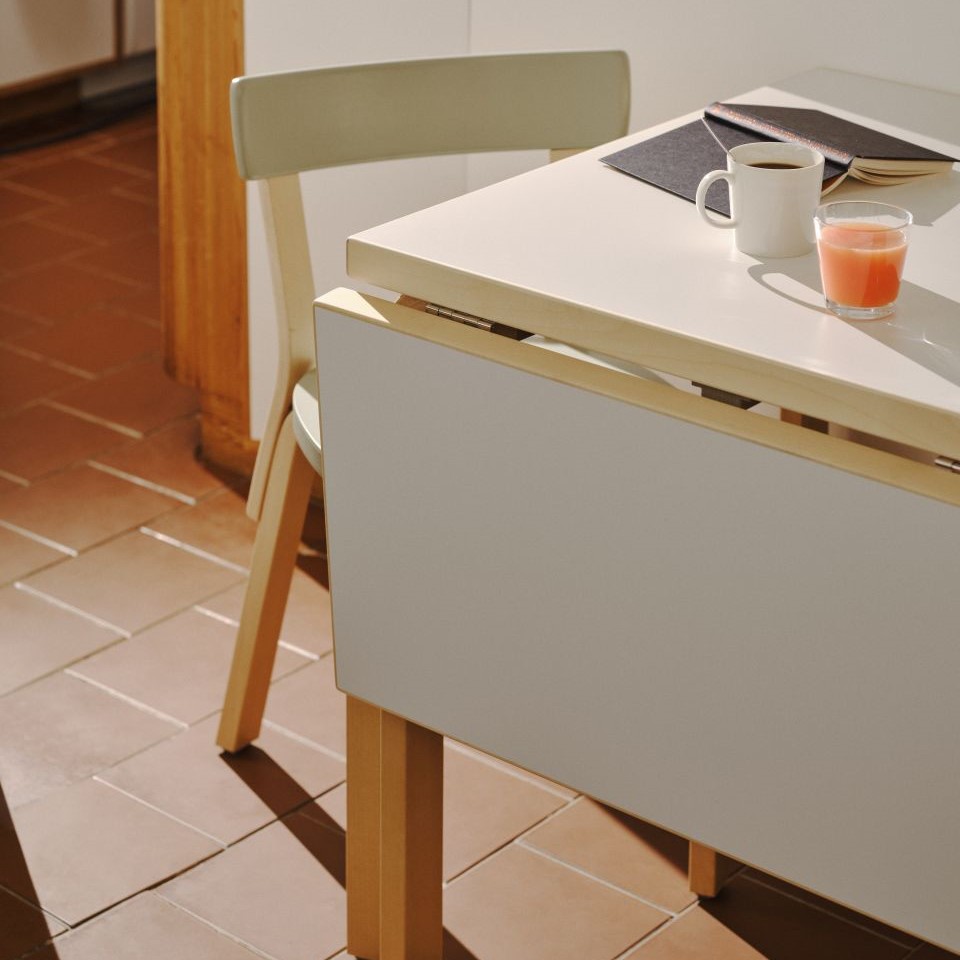 Aalto-Table-foldable-DL81C_white-laminate_-Chair-69_2-8856310